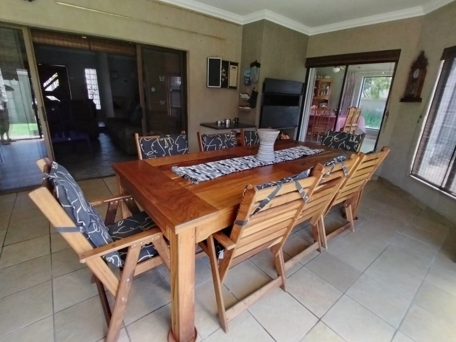 5 Bedroom Property for Sale in Melodie North West